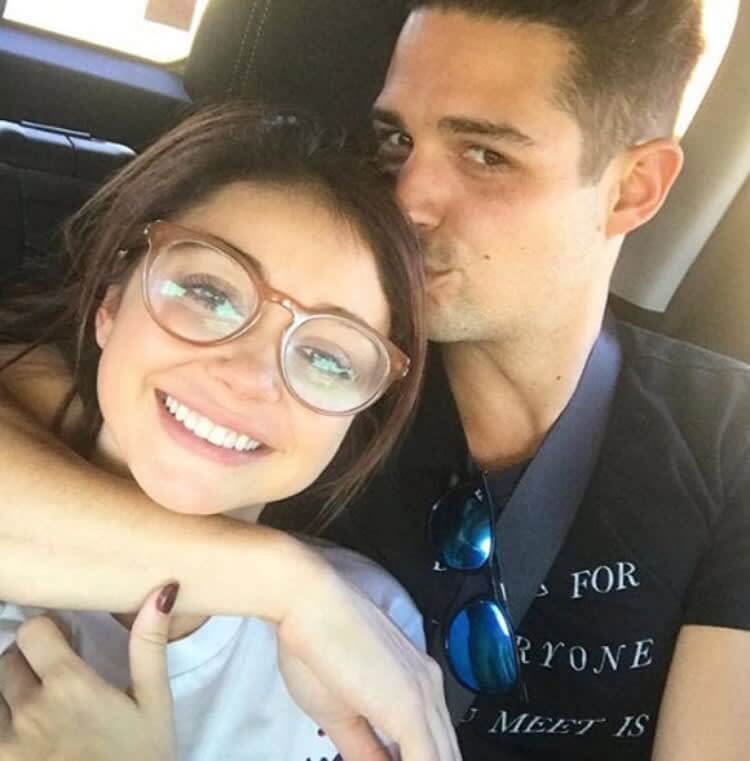 Sarah Hyland Saw Wells Adams On The Bachelor And Tweeted Something That Would Change Her Life