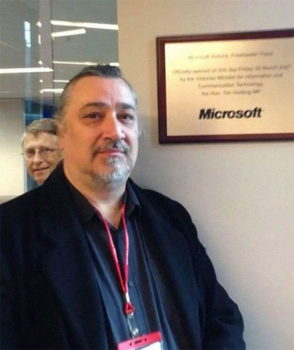 Bill Gates Photobombed An Unsuspecting Fan