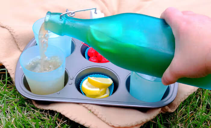 Use Cupcake Baking Trays To Keep Food Organized On Picnics