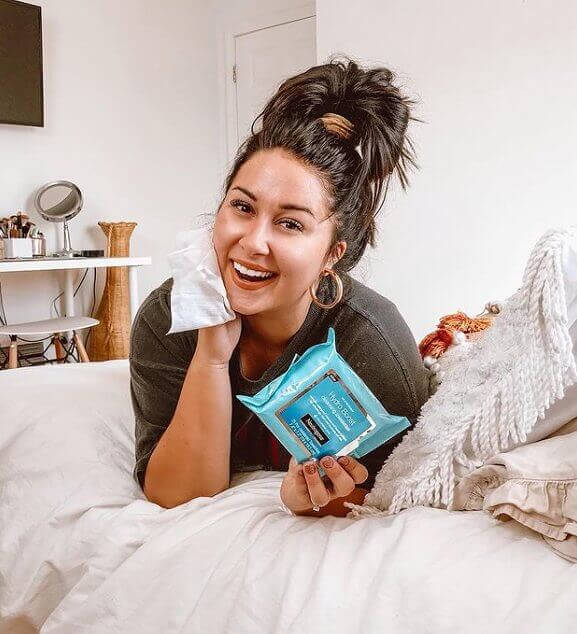 Keep Wipes Next to Your Bed for Lazy Makeup Removal