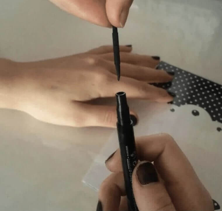 Fixing a Liquid Eyeliner Pen Requires One Master Move