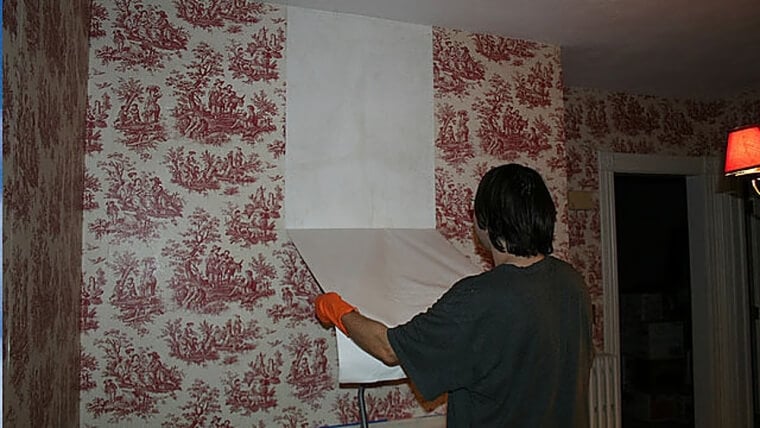 ​Remove Old Wallpaper With A Water-Vinegar Mixture